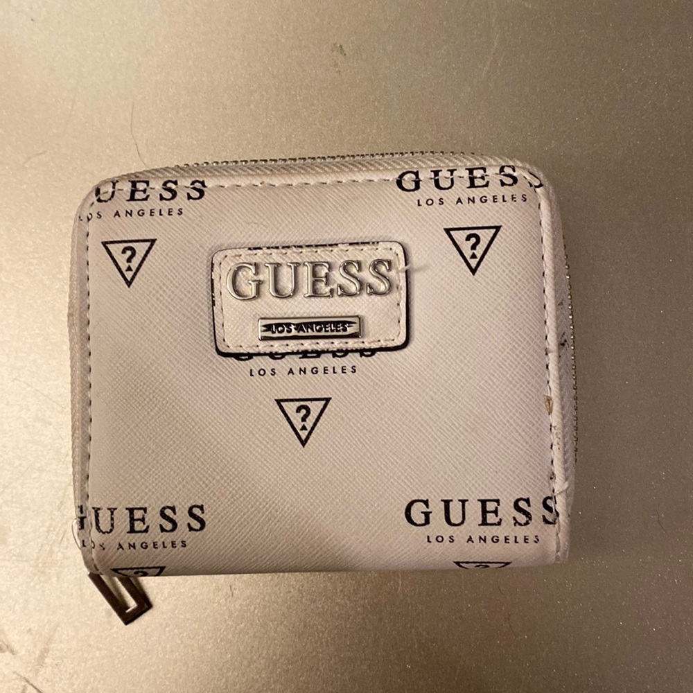 guess wallet